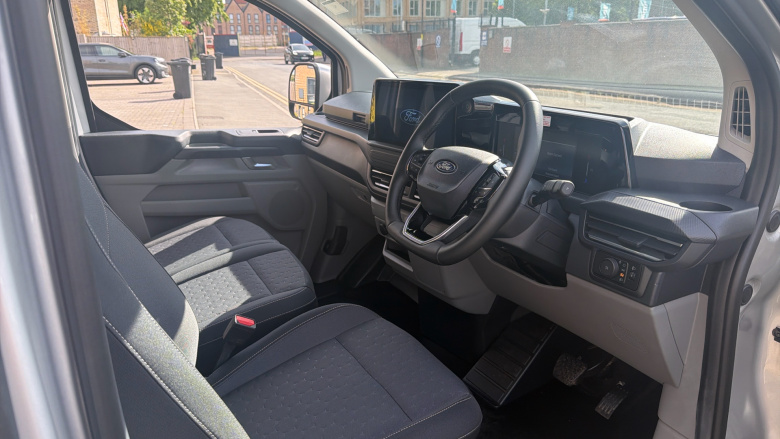 Ford Transit Custom E-320 L1 Rwd 100kW 65kWh H1 Van Limited Auto